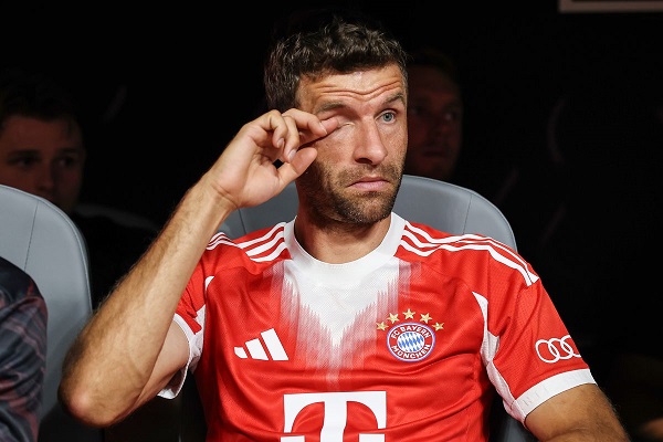 Yhdeksän miehen Paris Saint-Germain voitti FC Bayern Münchenin 2-0